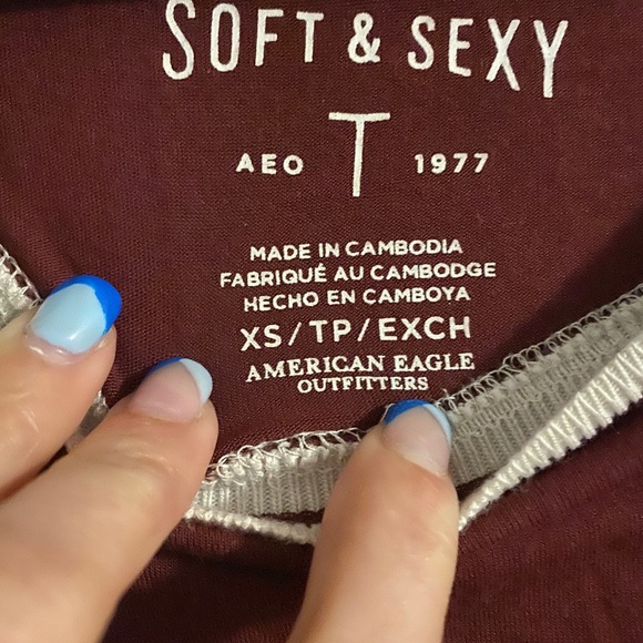 Burgundy tee - Picture 3 of 3